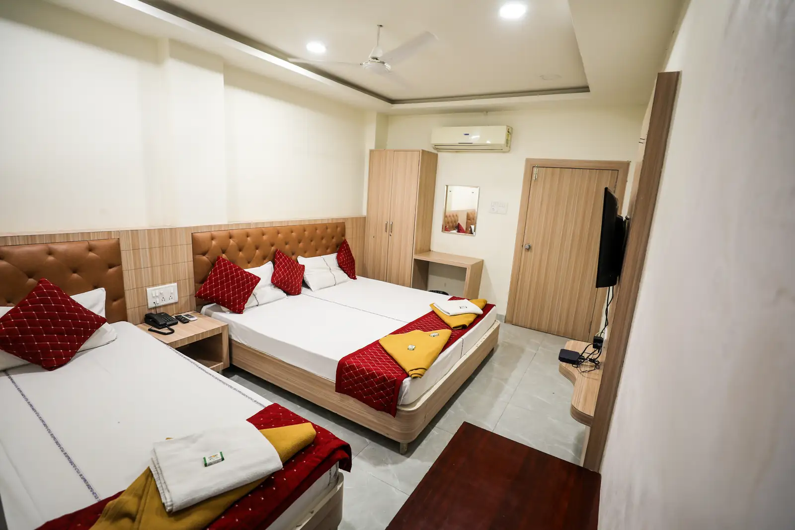 Hotel Supraja Lodge gallery image 1